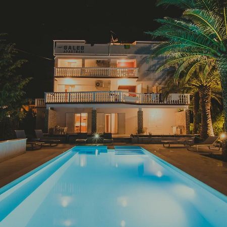 Pool Apartments Galeb Новаля Екстериор снимка