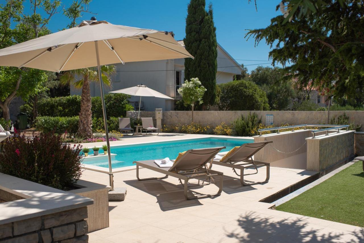 Pool Apartments Galeb Новаля Екстериор снимка