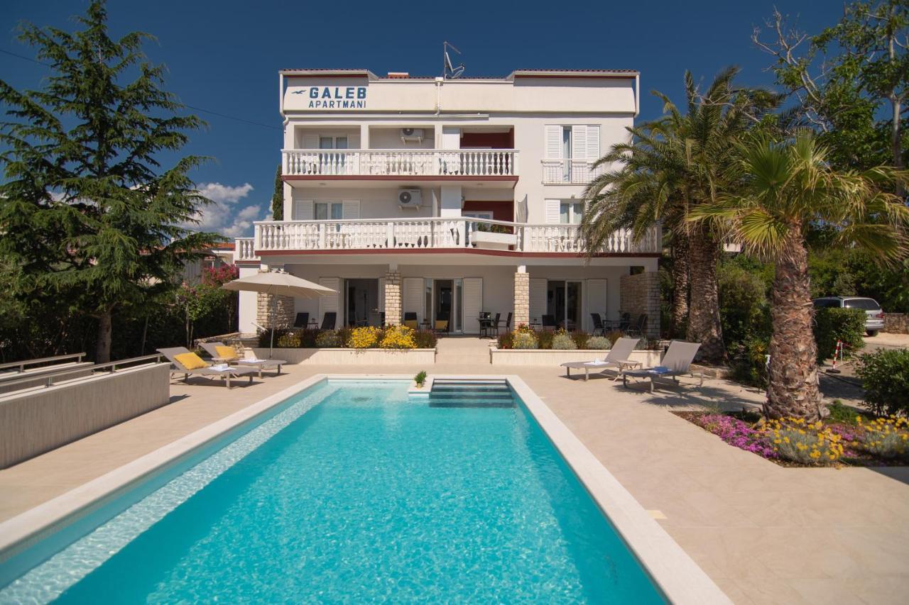 Pool Apartments Galeb Новаля Екстериор снимка