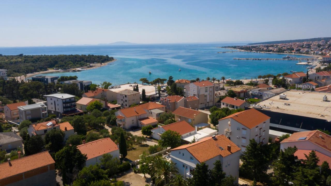 Pool Apartments Galeb Новаля Екстериор снимка