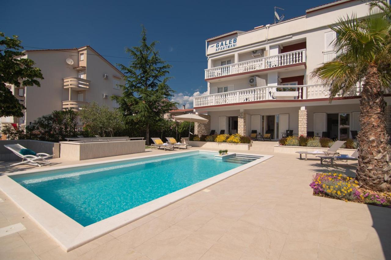 Pool Apartments Galeb Новаля Екстериор снимка