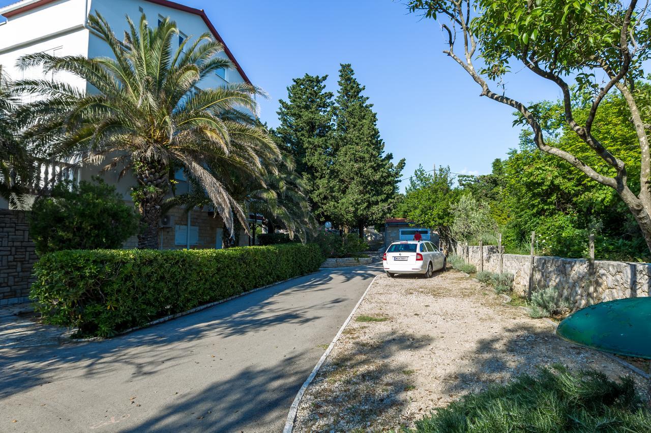 Pool Apartments Galeb Новаля Екстериор снимка
