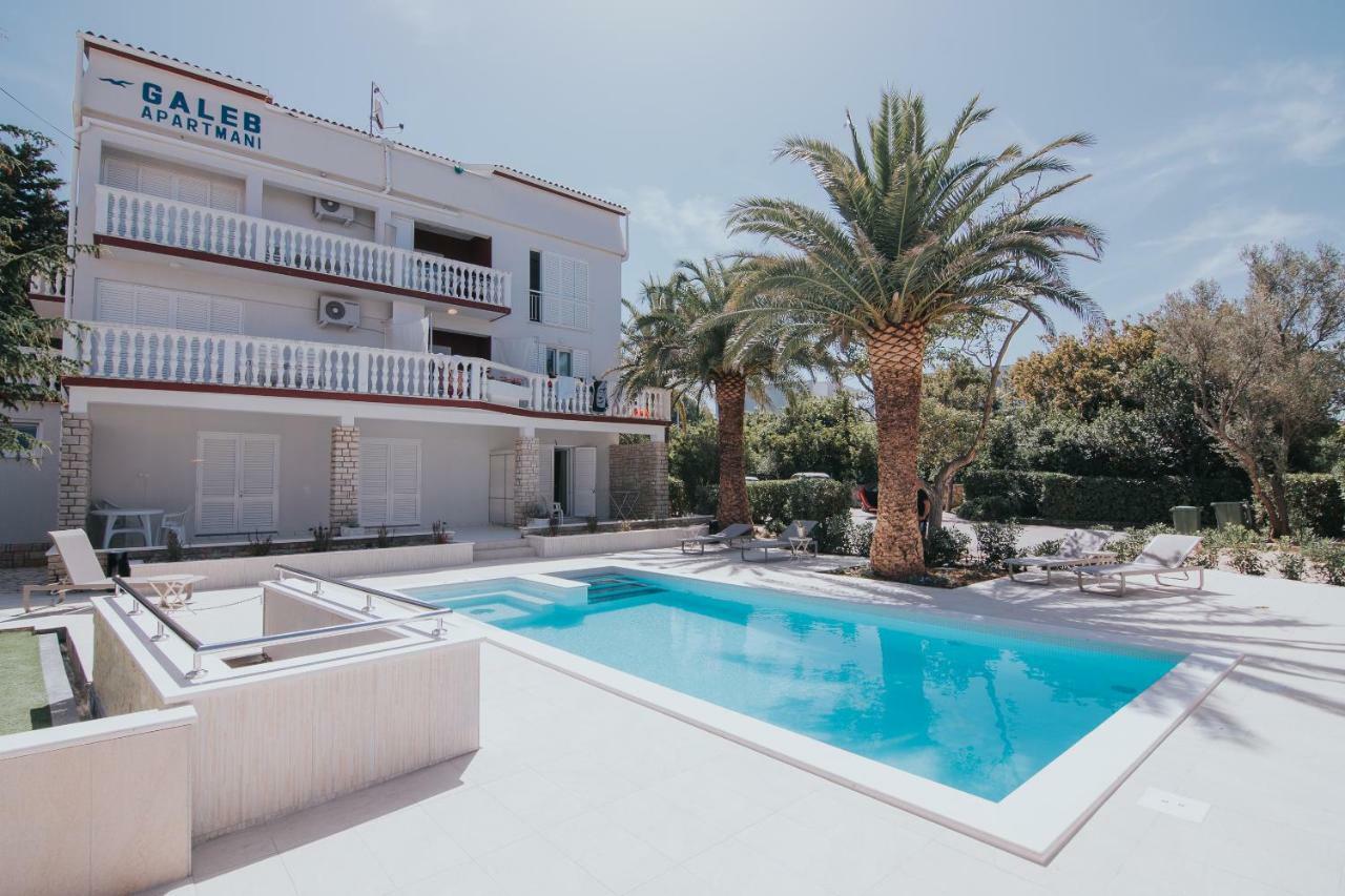 Pool Apartments Galeb Новаля Екстериор снимка
