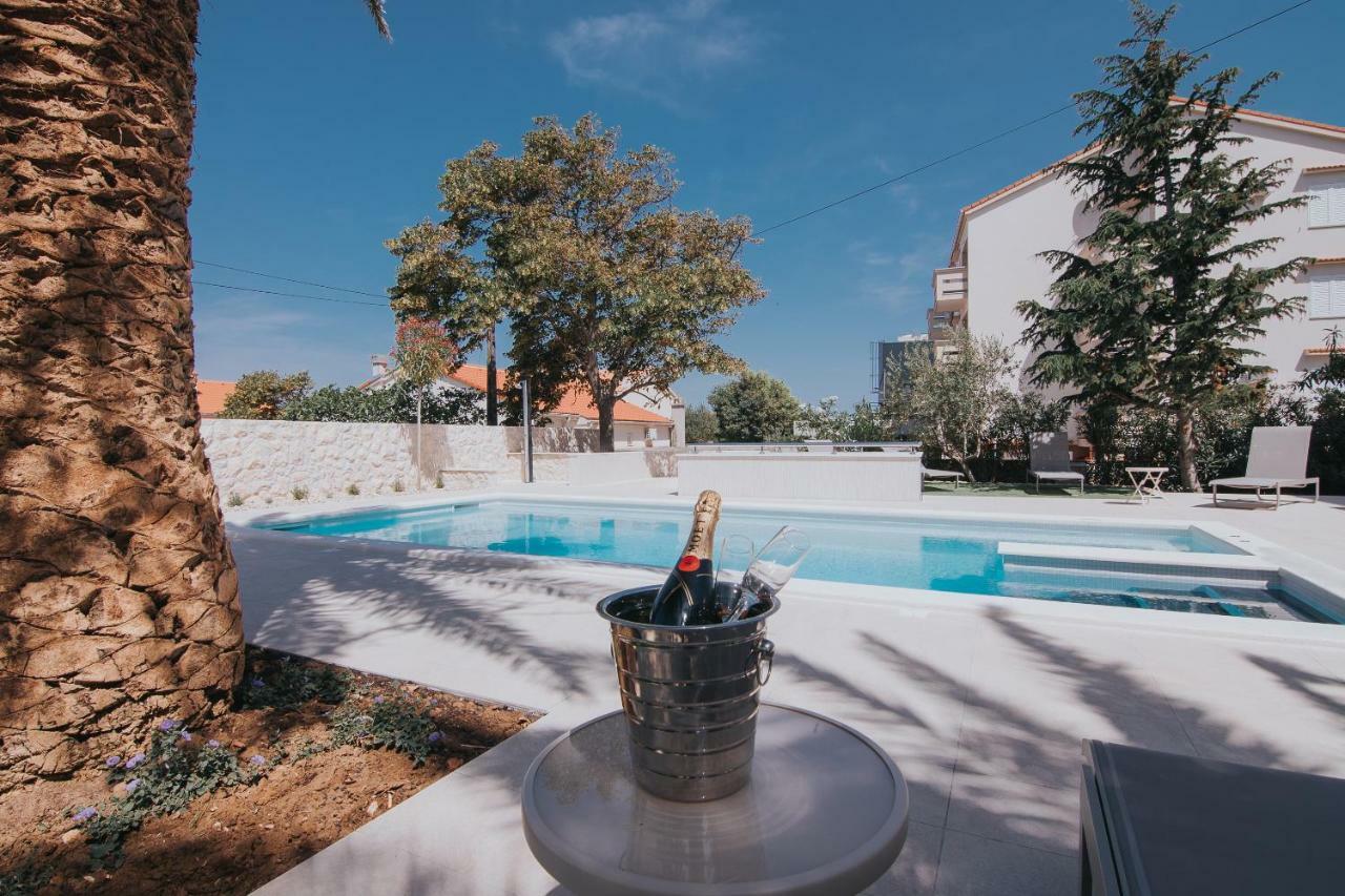 Pool Apartments Galeb Новаля Екстериор снимка