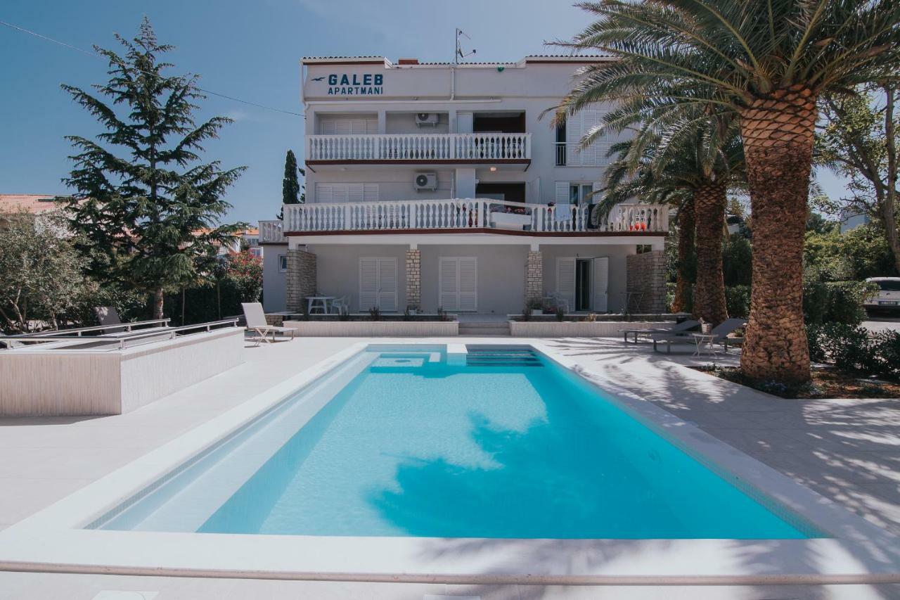 Pool Apartments Galeb Новаля Екстериор снимка